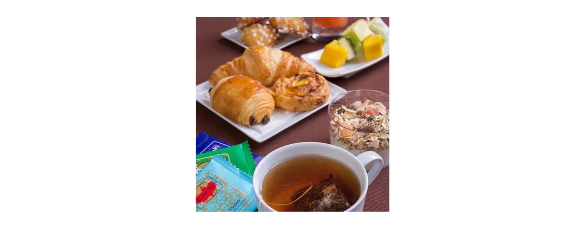 Un petit déjeuner au bureau Un petit déjeuner au bureau